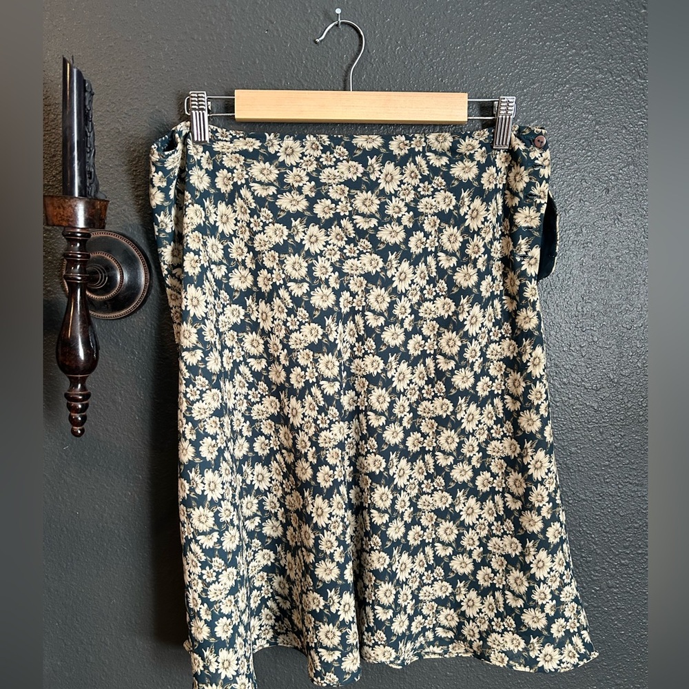Vintage express Floral Blue and Cream Skirt - Picture 2 of 5